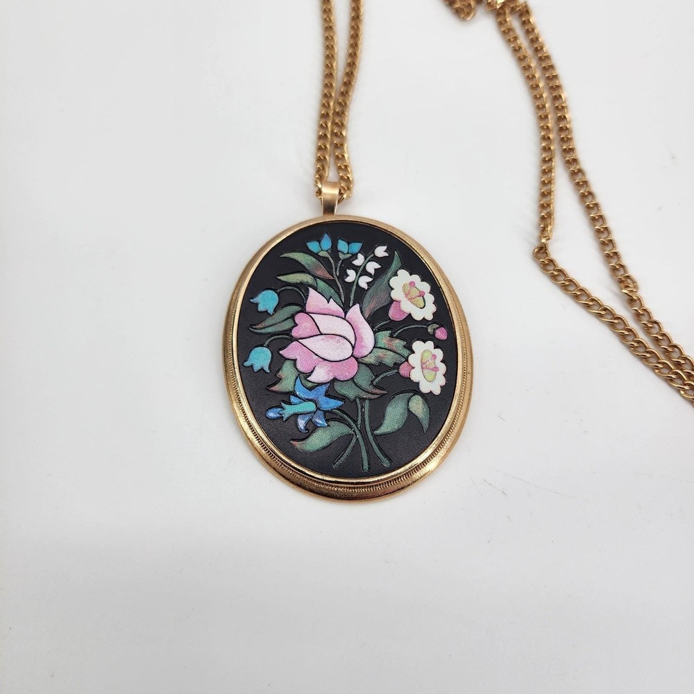 Vintage 1974 Avon Florentine Flowers Oval Pendant Long Chain Necklace 26 in - Picture 3 of 6